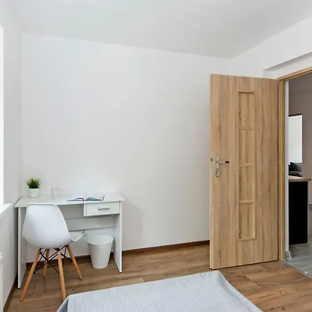 Casa de hóspedes White Rooms Rentyear Apartments Gdańsk